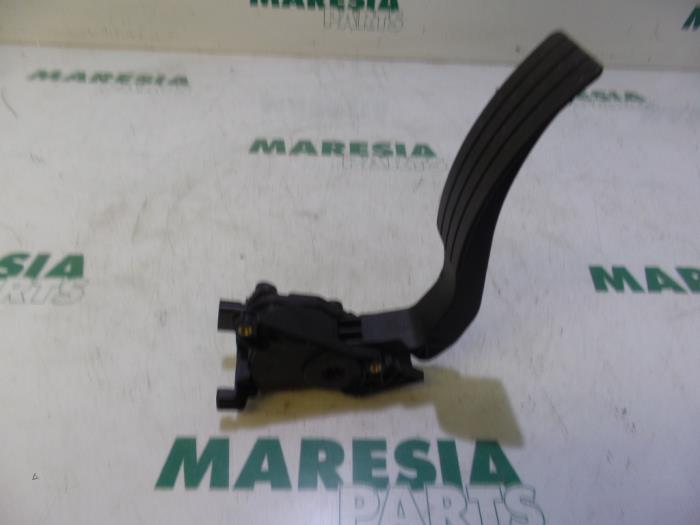 Begagnade Gaspedalsensor Renault Captur I (2R) 1.5 Energy dCi 110 FAP Pris € 20,00 Marginaltabell erbjuds av Maresia Parts