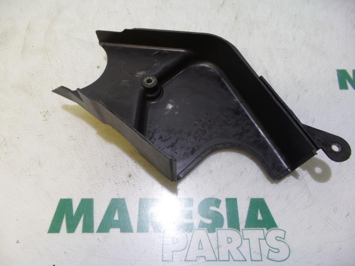 Usagé Couvercle de distribution Fiat Grande Punto (199) 1.4 Prix € 25,00 Règlement à la marge proposé par Maresia Parts