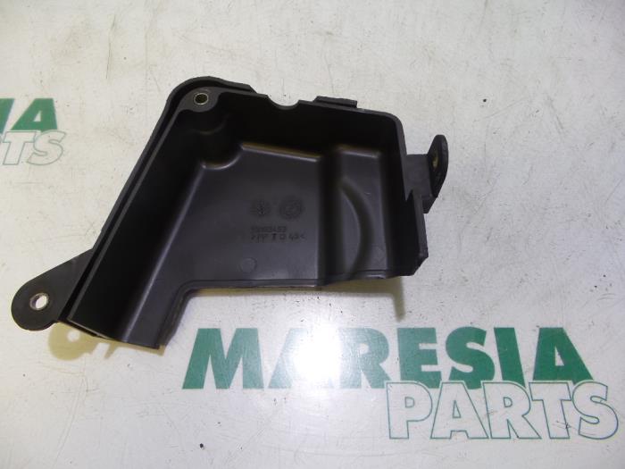Usagé Couvercle de distribution Fiat Grande Punto (199) 1.4 Prix € 25,00 Règlement à la marge proposé par Maresia Parts