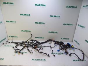 Usados Mazo de cables Renault Captur (2R) 1.5 Energy dCi 110 FAP Precio € 262,50 Norma de margen ofrecido por Maresia Parts