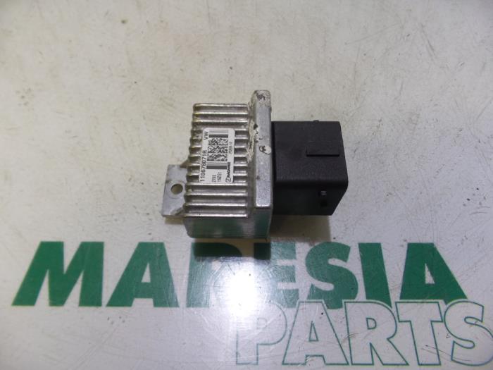 Glow plug relay from a Renault Captur (2R) 1.5 Energy dCi 110 FAP 2016