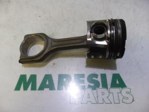 Used Piston Peugeot 307 Break (3E) 1.6 HDiF 110 16V Price € 50,00 Margin scheme offered by Maresia Parts