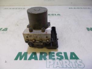 Gebrauchte ABS Pumpe Renault Scénic II (JM) 2.0 16V Preis € 75,00 Margenregelung angeboten von Maresia Parts