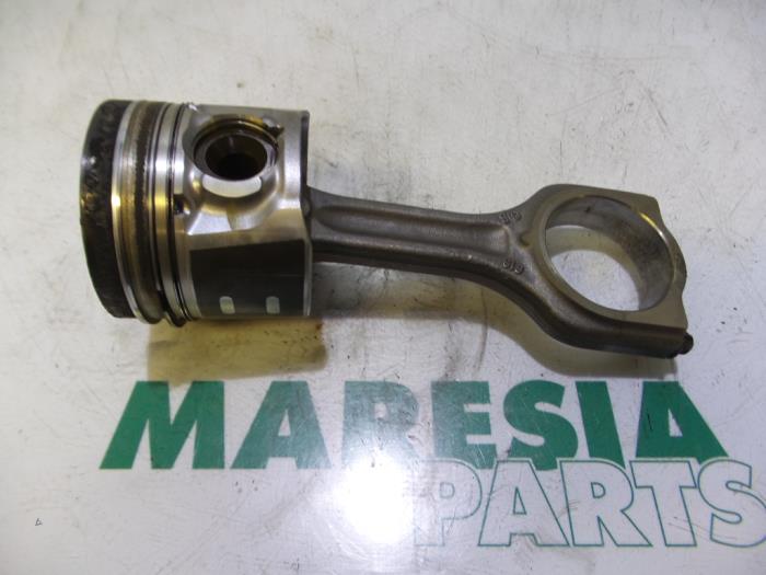 Usagé Piston Peugeot Partner (GC/GF/GG/GJ/GK) 1.6 HDI 75 Prix € 60,00 Règlement à la marge proposé par Maresia Parts