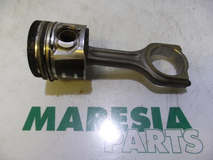 Usagé Piston Peugeot Partner (GC/GF/GG/GJ/GK) 1.6 HDI 75 Prix € 60,00 Règlement à la marge proposé par Maresia Parts