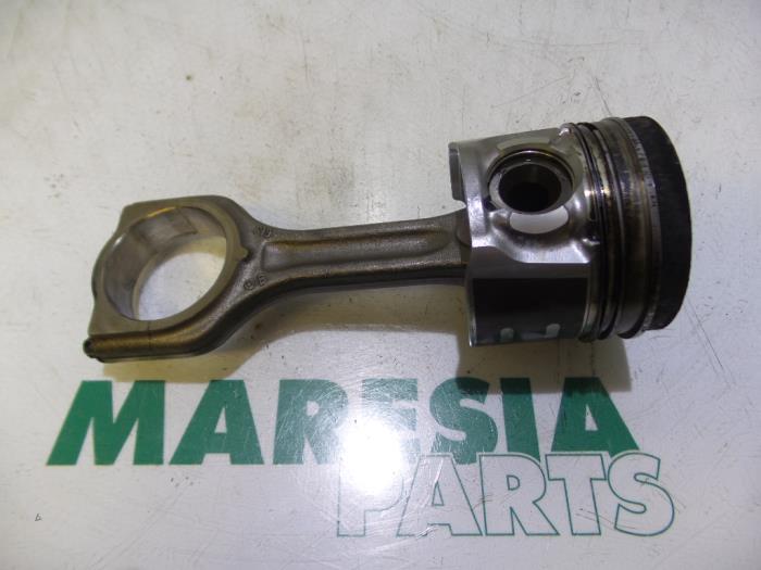 Usagé Piston Peugeot Partner (GC/GF/GG/GJ/GK) 1.6 HDI 75 Prix € 60,00 Règlement à la marge proposé par Maresia Parts