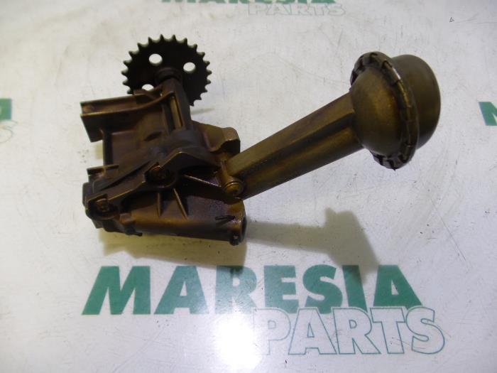 Gebrauchte Ölpumpe Renault Clio II (BB/CB) 1.4 16V Preis € 50,00 Margenregelung angeboten von Maresia Parts