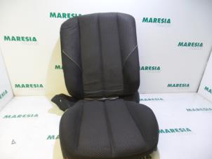 Usagé Revêtement siège droit Renault Megane Prix € 50,00 Règlement à la marge proposé par Maresia Parts