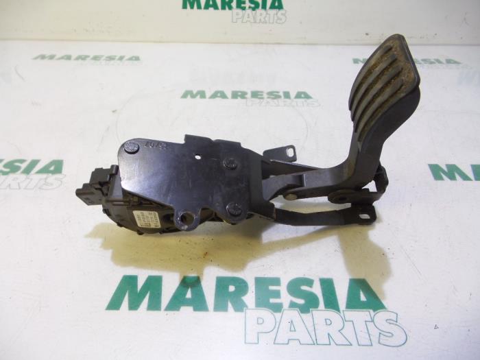 Begagnade Gaspedalsensor Peugeot Expert (G9) 1.6 HDi 90 Pris € 30,00 Marginaltabell erbjuds av Maresia Parts