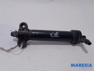 Used Headlight washer Renault Espace (JK) 2.2 dCi 16V Price € 35,00 Margin scheme offered by Maresia Parts