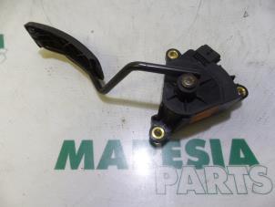 Używane Czujnik polozenia pedalu gazu Renault Scénic II (JM) 2.0 16V Cena € 35,00 Procedura marży oferowane przez Maresia Parts