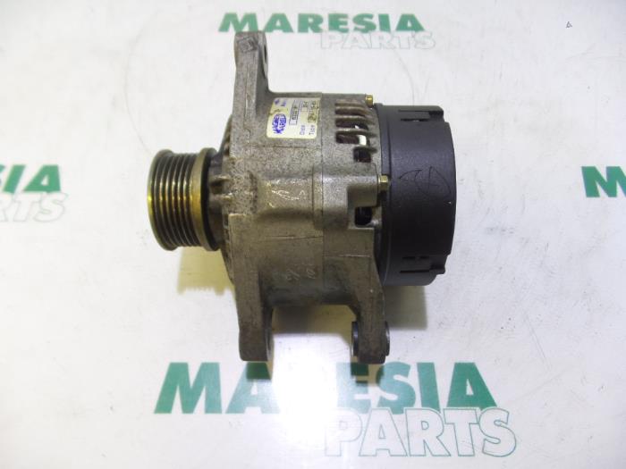 Usagé Dynamo Fiat Brava (182B) 1.4 S,SX 12V Prix € 40,00 Règlement à la marge proposé par Maresia Parts