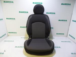 Usagé Revêtement siège droit Peugeot 206 (2A/C/H/J/S) 1.4 XR,XS,XT,Gentry Prix € 105,00 Règlement à la marge proposé par Maresia Parts