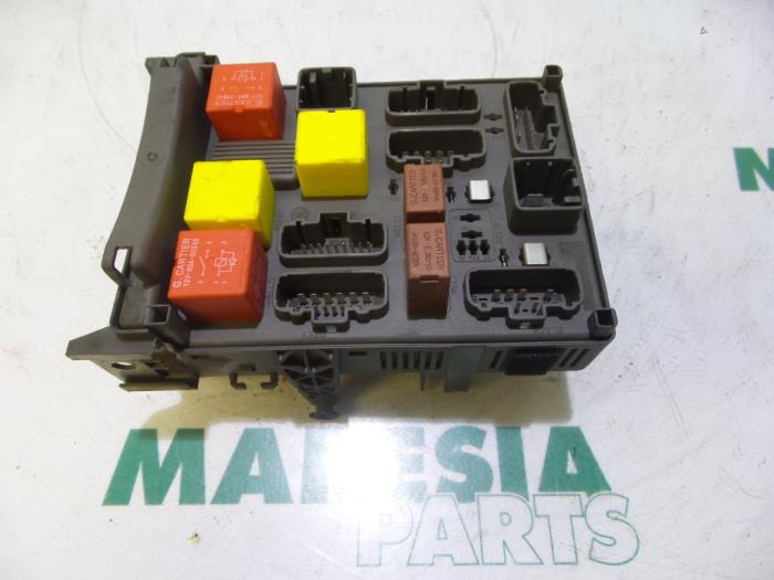 Fuse box Renault Espace 2.2 dCi 16V 8200449594 Maresia Parts