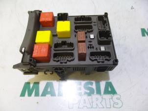 Used Fuse box Renault Espace (JK) 2.2 dCi 16V Price € 105,00 Margin scheme offered by Maresia Parts