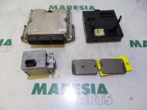 Usados Ordenador de gestión de motor Renault Espace (JK) 2.2 dCi 16V Precio € 210,00 Norma de margen ofrecido por Maresia Parts