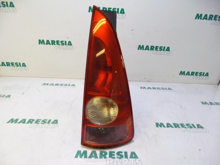 Taillight, right from a Renault Espace (JK) 2.2 dCi 16V 2002