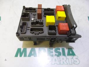 Used Fuse box Renault Espace (JK) 3.0 dCi V6 24V Price € 105,00 Margin scheme offered by Maresia Parts