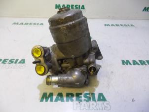 Używane Uchwyt filtra oleju Renault Espace (JK) 3.0 dCi V6 24V Cena € 60,00 Procedura marży oferowane przez Maresia Parts