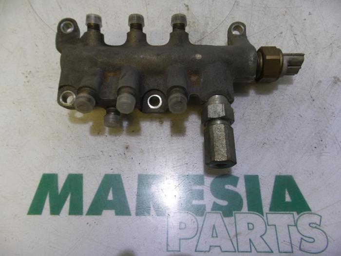 Usagé Système d'injection Renault Espace (JK) 3.0 dCi V6 24V Prix € 65,00 Règlement à la marge proposé par Maresia Parts