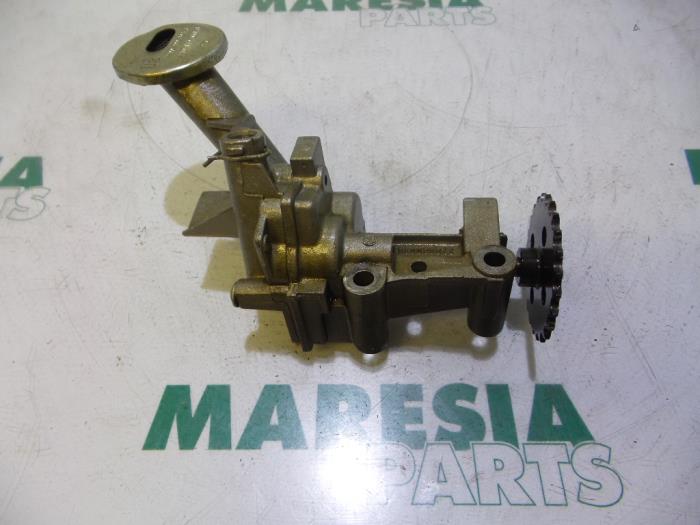 Gebrauchte Ölpumpe Renault Scénic II (JM) 2.0 16V Preis € 60,00 Margenregelung angeboten von Maresia Parts