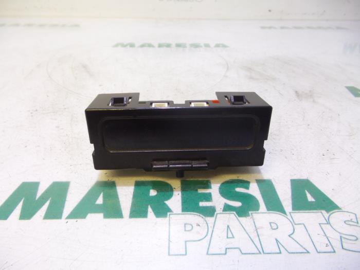 Used Interior display Renault Kangoo (KC) 1.4 Price € 15,00 Margin scheme offered by Maresia Parts