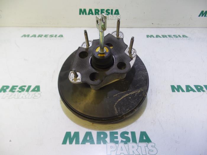 Usagé Servo frein Renault Clio III (BR/CR) 1.2 16V 75 Prix € 50,00 Règlement à la marge proposé par Maresia Parts