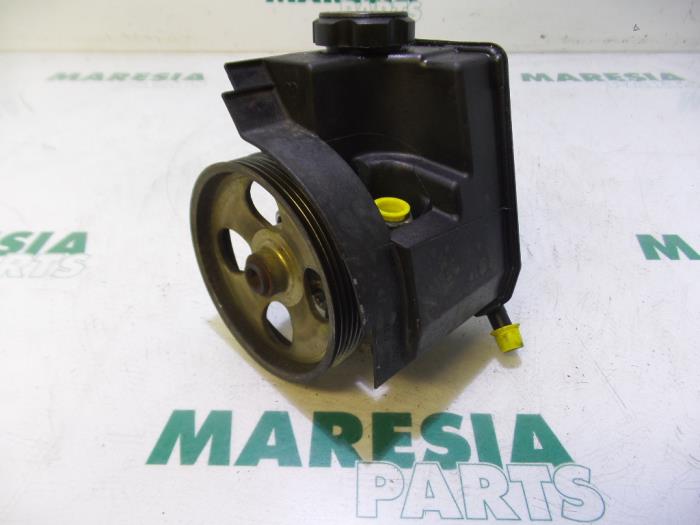 Usagé Pompe de direction Peugeot 206 (2A/C/H/J/S) 1.4 HDi Prix € 50,00 Règlement à la marge proposé par Maresia Parts