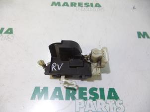 Usagé Serrure portière mécanique 4portes avant droite Fiat Punto II (188) 1.2 60 S 5-Drs. Prix € 25,00 Règlement à la marge proposé par Maresia Parts
