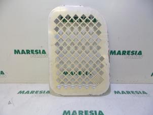 Used Anti-theft grill, right Renault Kangoo (KC) 1.9 D 55 Price € 60,50 Inclusive VAT offered by Maresia Parts