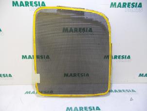 Used Anti-theft grill, left Renault Kangoo Express (FC) 1.5 dCi 80 Price € 60,50 Inclusive VAT offered by Maresia Parts