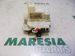 Usados Mecanismo de cerradura de puerta de 2 puertas derecha Fiat 500 (312) 1.2 69 Precio € 24,95 Norma de margen ofrecido por Maresia Parts
