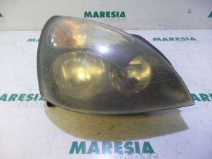 Used Headlight, right Renault Clio II (BB/CB) 1.4 16V Price € 25,00 Margin scheme offered by Maresia Parts