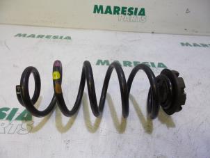 Used Rear coil spring Renault Twingo III (AH) 1.0 SCe 70 12V Price € 25,00 Margin scheme offered by Maresia Parts