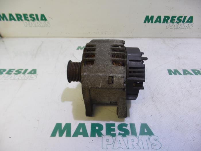 Gebrauchte Dynamo Renault Grand Scénic II (JM) 1.9 dCi 120 Preis € 75,00 Margenregelung angeboten von Maresia Parts