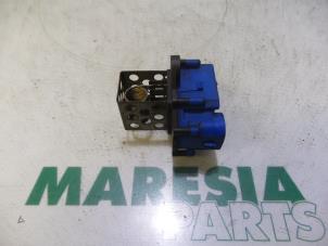 Used Cooling fan resistor Peugeot Partner (GC/GF/GG/GJ/GK) 1.6 HDI 75 16V Price € 20,00 Margin scheme offered by Maresia Parts