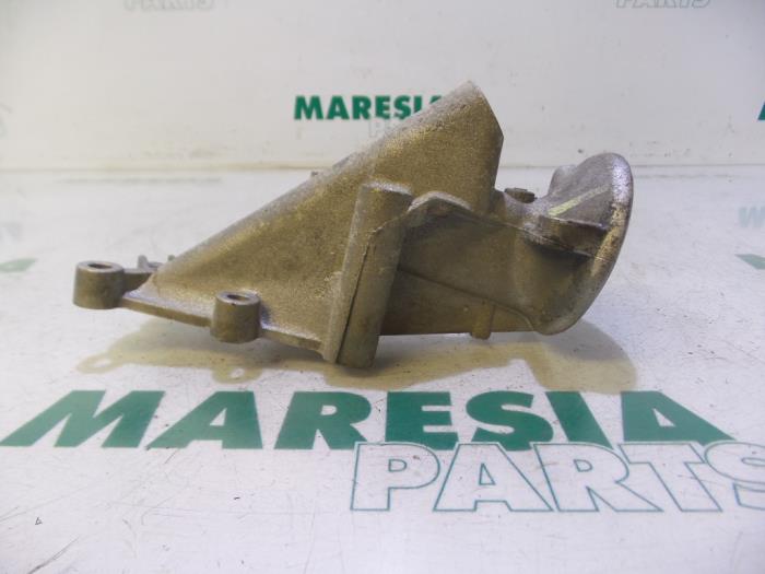 Gebrauchte Ölfilterhalter Peugeot 307 (3A/C/D) 2.0 16V Preis € 40,00 Margenregelung angeboten von Maresia Parts