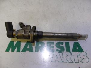 Used Injector (diesel) Peugeot 407 SW (6E) 2.0 HDiF 16V Price € 105,00 Margin scheme offered by Maresia Parts