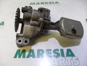 Used Oil pump Peugeot 407 SW (6E) 2.0 HDiF 16V Price € 50,00 Margin scheme offered by Maresia Parts