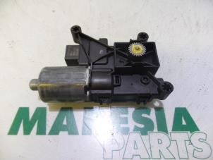 Used Sunroof motor Peugeot 308 (4A/C) 1.6 VTI 16V Price € 80,00 Margin scheme offered by Maresia Parts