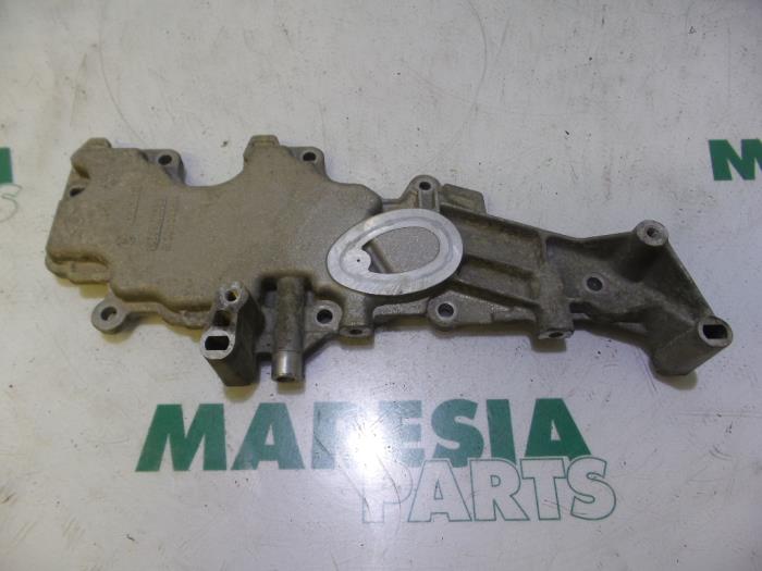 Usados Tapa de válvulas Renault Megane Precio € 20,00 Norma de margen ofrecido por Maresia Parts
