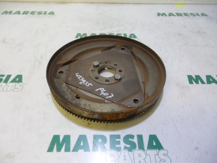 Flywheel from a Peugeot 407 SW (6E) 2.0 HDiF 16V 2005