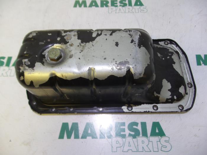 Usagé Couvercle carter Peugeot 206 SW (2E/K) 1.4 HDi Prix € 29,99 Règlement à la marge proposé par Maresia Parts