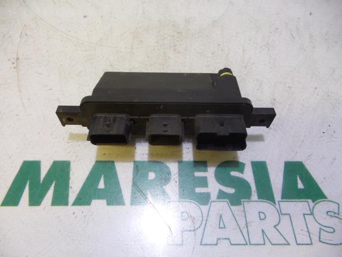 Usagé Ordinateur divers Renault Clio III (BR/CR) 1.4 16V Prix € 90,00 Règlement à la marge proposé par Maresia Parts