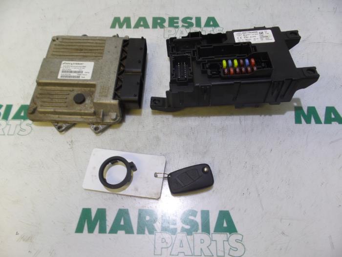 Engine management computer Fiat Grande Punto (199), 2005 1.3 JTD Multijet 16V VGT, Hatchback, Diesel, 1.251cc, 66kW (90pk), FWD, 199A3000, 2005-10 / 2010-12, 199AXD1; BXD1 (Used)
