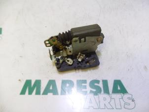 Used Door lock mechanism 2-door, right Renault Master III (FD/HD) 2.2 dCi 16V Price € 40,00 Margin scheme offered by Maresia Parts
