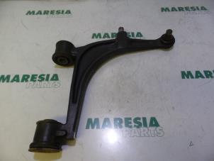 Usagé Bras de suspension bas avant droit Renault Master III (FD/HD) 2.2 dCi 16V Prix € 50,00 Règlement à la marge proposé par Maresia Parts