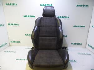 Usados Tapizado asiento derecha Peugeot 307 (3A/C/D) 2.0 16V Precio € 105,00 Norma de margen ofrecido por Maresia Parts