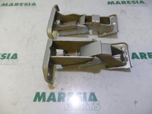 Used Rear door hinge, right Fiat Scudo (270) 2.0 D Multijet Price € 105,00 Margin scheme offered by Maresia Parts