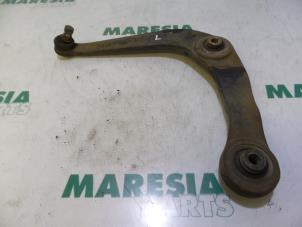 Used Front lower wishbone, left Peugeot 206 SW (2E/K) 1.4 16V Price € 25,00 Margin scheme offered by Maresia Parts